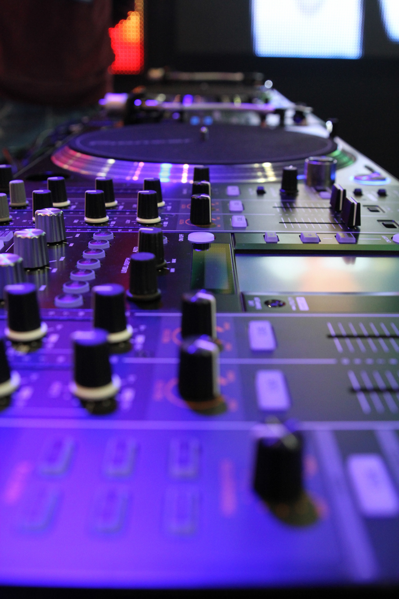 DJ-контроллер Pioneer DDJ-FLX4