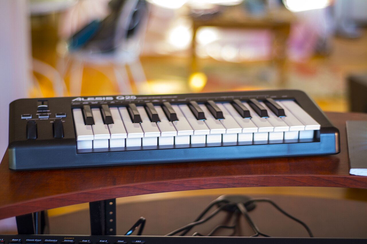 MIDI-клавиатура Native Instruments Komplete Kontrol S61