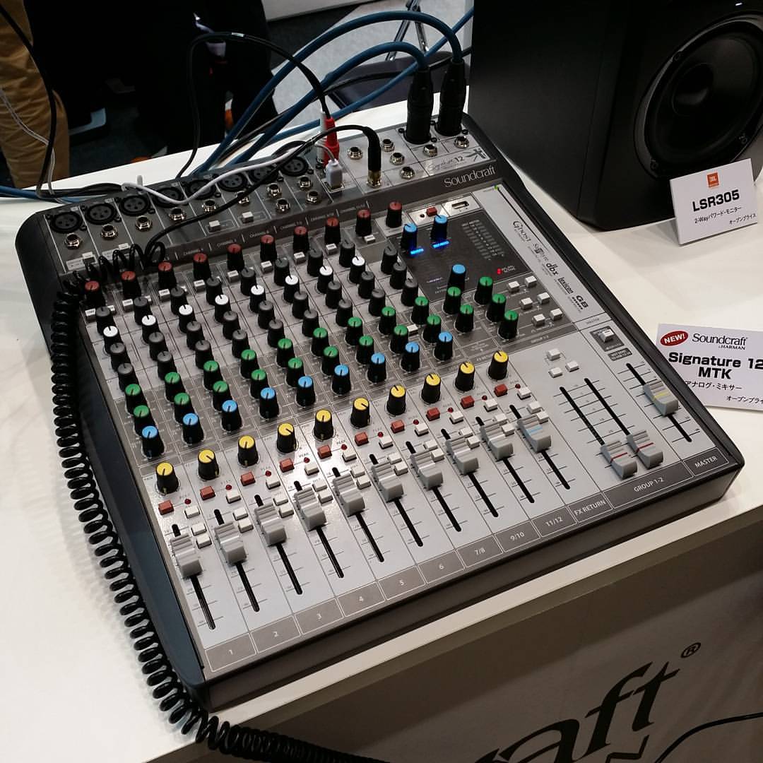 Микшер Soundcraft Signature 22 MTK